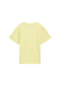 Kortærmet t-shirt i lys gul bomuld, med rund halsudskæring og afslappet pasform. Simple design, ingen mønstre eller accenter.