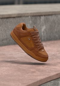 Niewybrane, rust brown