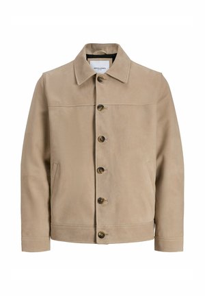 Giacca in camoscio beige con colletto, chiusura a sei bottoni e tasche laterali. Presenta una texture liscia e un design minimalista.