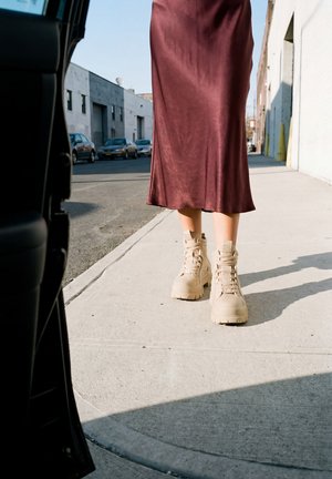 Buffalo, ASPHA NC MID - Bottines à plateau - beige