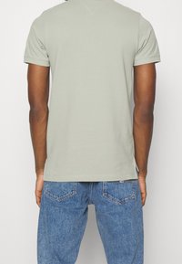 Tommy Jeans Polotričko - olive