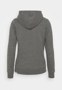 Felpa grigia con una texture liscia, dotata di un cappuccio ampio, polsini e orlo a coste, e un design minimalista senza loghi o motivi visibili.