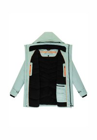 Jasnoniebieska pikowana kurtka z czarnym wnętrzem, z pomarańczowymi akcentami, posiadająca wiele kieszeni. Model z kapturem i zapięciem na napy.