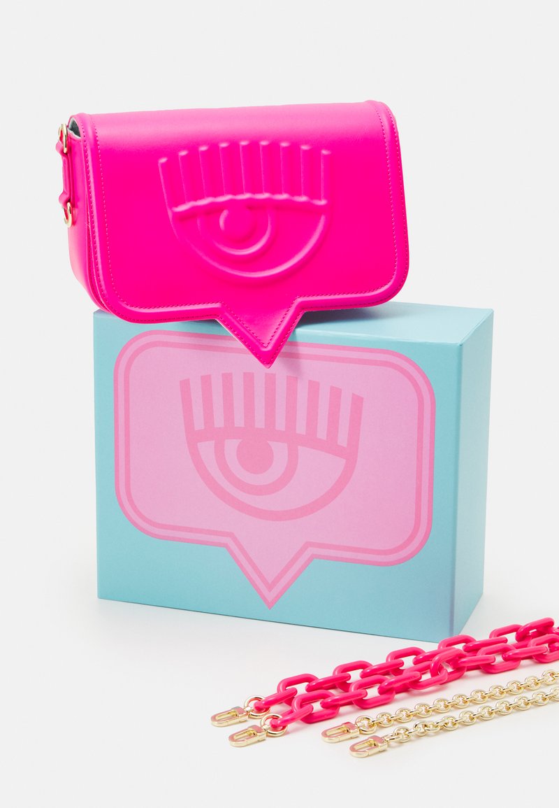 Damen Handtaschen | CHIARA FERRAGNI RANGE EYELIKE SKETCH Handtasche fandango/gelb - PB44362 Damen Handtaschen | CHIARA FERRAGNI RANGE EYELIKE SKETCH Handtasche fandango/gelb - PB44362