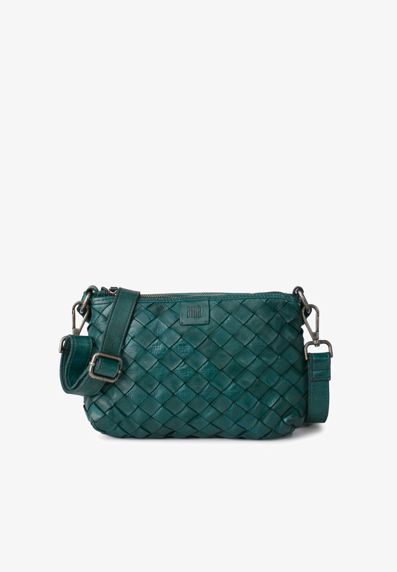 Borsa a tracolla in pelle teal con texture intrecciata, chiusura con zip e tracolla regolabile. Presenta un patch con logo sulla parte anteriore.