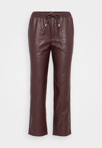 Burgunderfargede bukser i faux skinn med elastisk liv, justerbar snøring og to lommer; rett ben design med front sømmer.