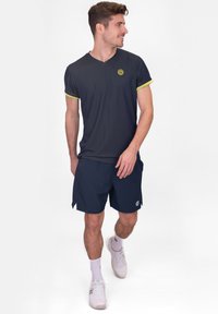 BIDI BADU INSIDE OUT V-NECK - Camiseta deportiva - rot blau
