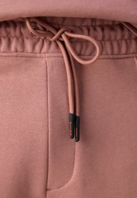 HUGO DISHORTE - Joggebukse - light pastel pink