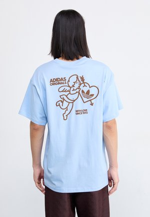 CUPID TEE - Apdrukāts T-krekls - clear sky