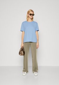 MSCH Copenhagen SMALL LOGO TEE - Basic T-shirt - azurine