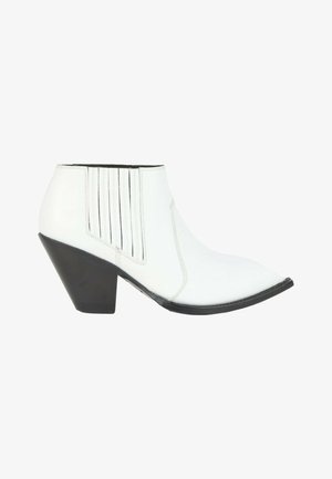 CELINE, Bottines à talons hauts - white
