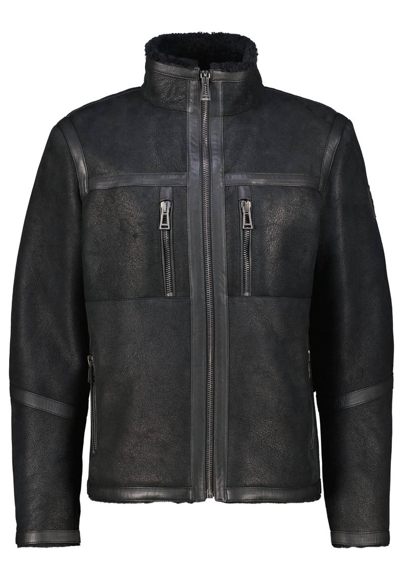 Veste en cuir noir avec un col montant, deux poches zippées à l'avant, des accents en cuir contrastés et une finition texturée.