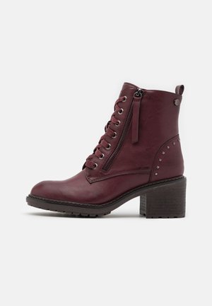 XTI Bottines à lacets - bordeaux