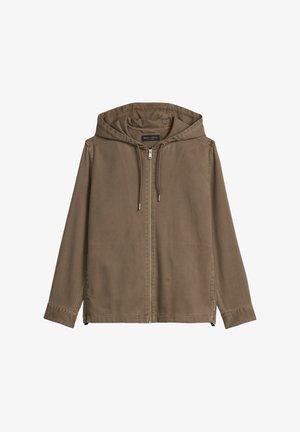 Bruine hoodie met rits, trekkoord in de capuchon en lange mouwen, plat gelegd op een witte achtergrond.