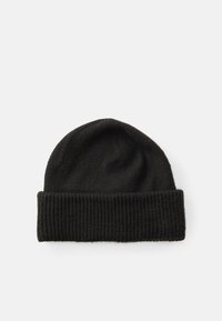 Strikket svart lue med en myk tekstur, med ribbestrikket mansjett og glatt, avrundet topp. Kompakt og varm design.