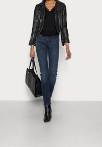 Anna Field Maglione - black