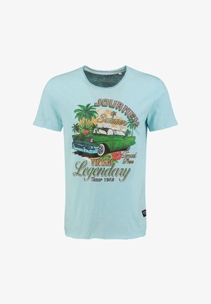 Maglietta azzurro chiaro con auto verde vintage, palme, tramonto e testo "Journey of Summer", "Vintage Legendary Since 1962."