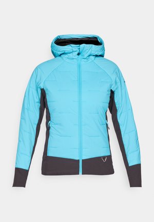 Hellblau isolierte Jacke mit tailliertem Schnitt, schwarzen Akzentpaneelen, Reißverschlusstaschen und Kapuze, mit einem gesteppten Textur.