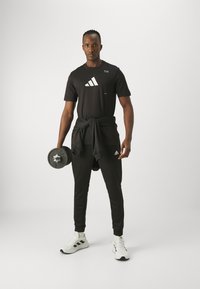 adidas Performance ALL GYM CATEGORY GRAPHIC - T-shirt med print - black