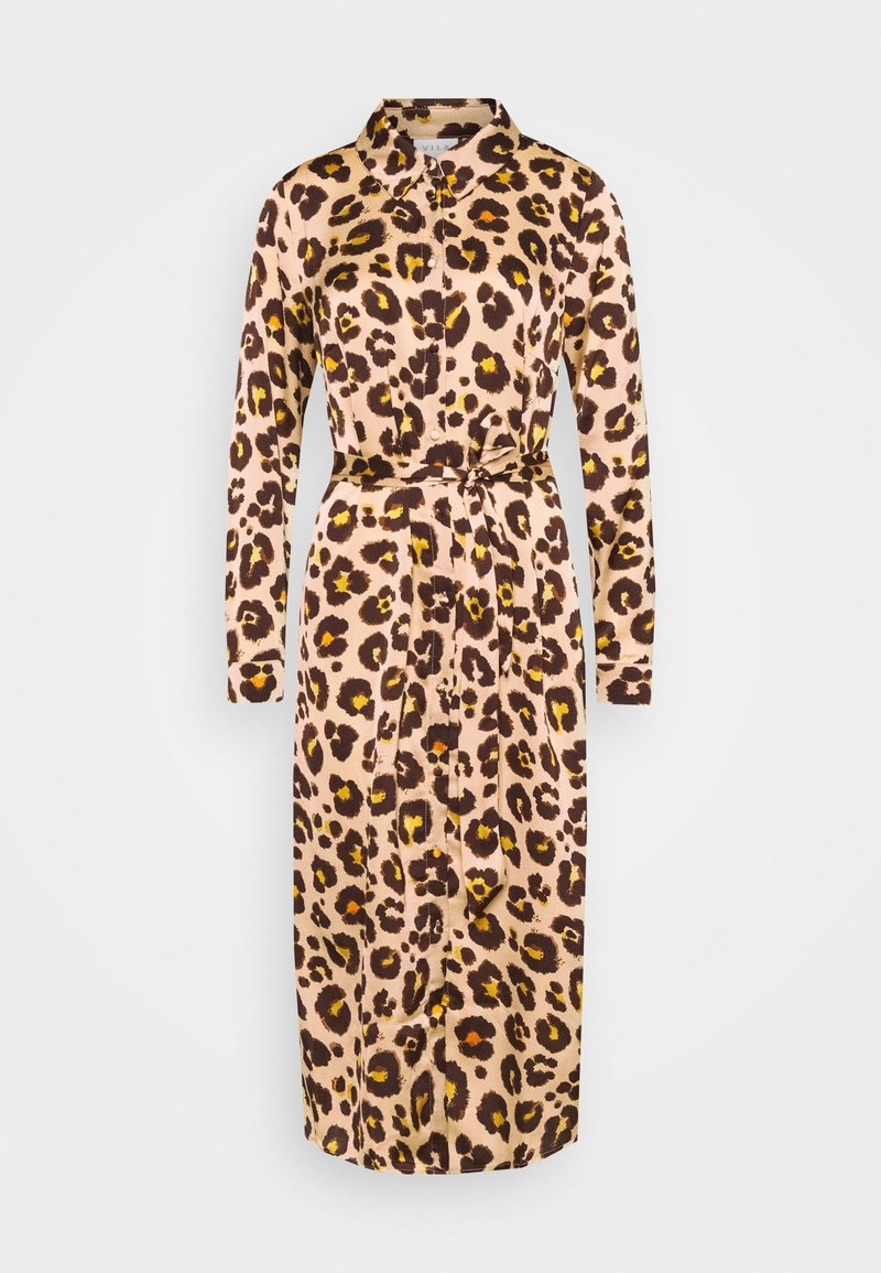 Robe imprimé léopard en beige clair avec des accents marron et jaune. Présente des manches longues, un col et une taille ceinturée. Design mi-long.