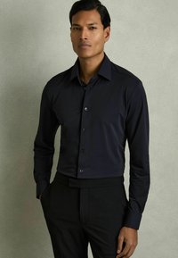 Reiss REGULAR FIT VOYAGER LONG-SLEEVE TRAVEL - Cămașă elegantă - navy