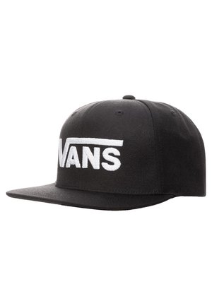 Schwarze Flat-Brim-Cap mit weiß besticktem "VANS"-Logo auf dem Frontpanel, mit Belüftungslöchern und einem runden Knopf oben.