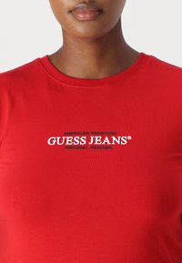 Guess Jeans SLIM AMERICAN TEE - T-shirt con stampa - rugby red
