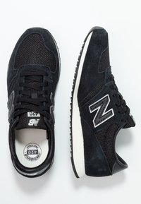 New Balance Sneakers - black