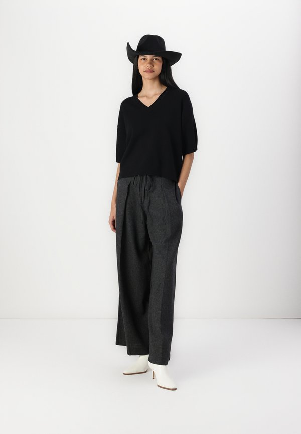 OLADALIS WIDE PANT - Trousers2