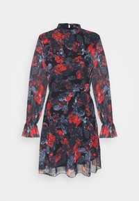 Vestido floral con mangas largas, cuello alto y cintura ceñida. Presenta patrones florales en rojo, azul y negro sobre una tela transparente.