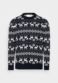 Granatowy sweter z zimowym wzorem, przedstawiającym białe renifery i płatki śniegu. Dzianinowy fason z okrągłym dekoltem i ściągaczami na mankietach.