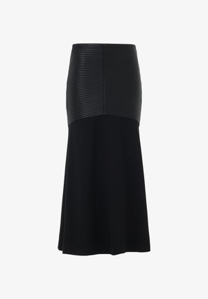 Schwarzer Rock mit einem strukturierten, gerippten oberen Bereich aus synthetischem Material, der in einen glatten, fließenden Stoff darunter übergeht.