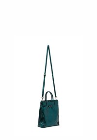 Teal, blank handtaske med to top-håndtag og en lang justerbar rem; har en struktureret form og subtile metal accenter.