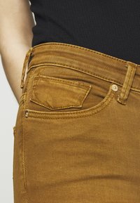 ONLY Shorts vaqueros - brown