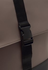 Thumbnail Image 6