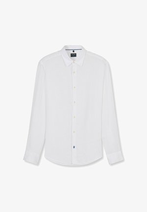 Witte overhemd met lange mouwen en standaard kraag, voorzien van een klein blauw borduursel bij de onderste knoop, plat uitgestald.