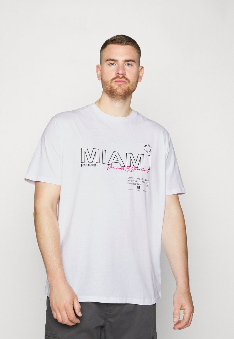 Herren T-Shirts & Polos | Jack & Jones JCOSTAYCATION TEE CREW NECK T-Shirt print white/weiß - QX24577 Herren T-Shirts & Polos | Jack & Jones JCOSTAYCATION TEE CREW NECK T-Shirt print white/weiß - QX24577