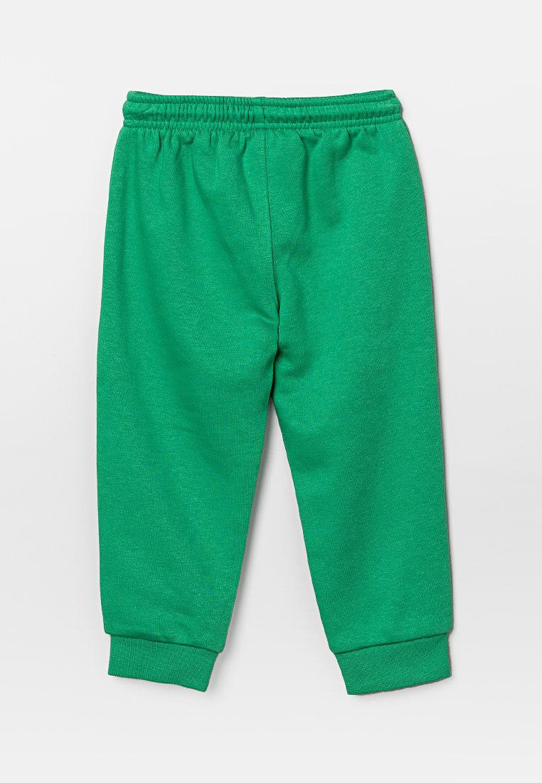 Pantaloni sportivi verdi in cotone caratterizzati da una vita elastica, polsini affusolati e una texture liscia, progettati per il comfort e la libertà di movimento.