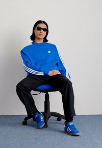 adidas Originals OVERSIZE CREW - Sportinis megztinis - blue