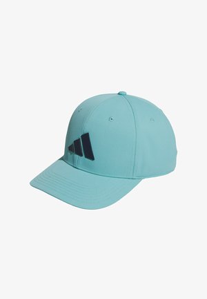 Lichtblauwe pet van gestructureerde stof, met een gebogen klep en een donkerblauw logo met drie strepen aan de voorkant. Verstelbare achterriem.