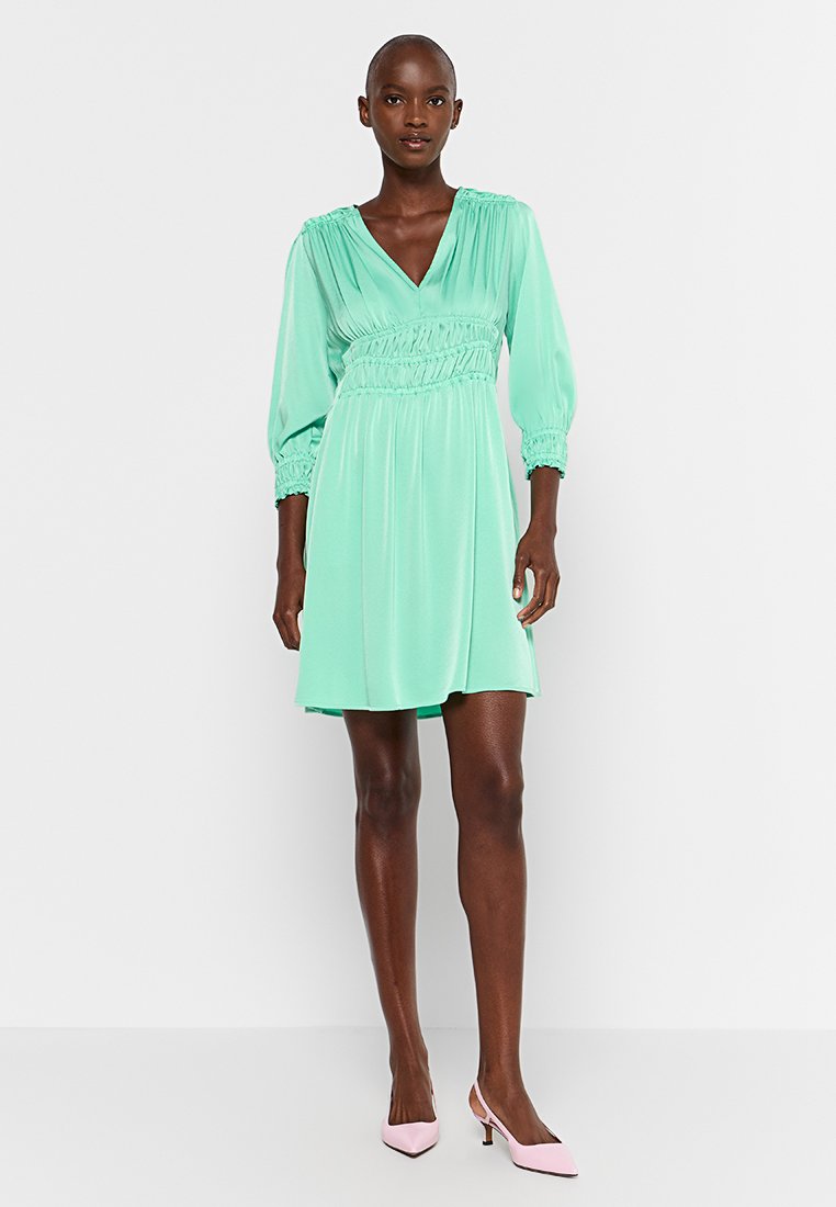 RIANI Cocktailjurk mintgroen RIANI Cocktailjurk mintgroen