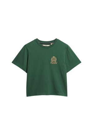 Groene katoenen t-shirt met een ronde halslijn en korte mouwen. Bevat een klein gouden logo op de linkerkant van de borst. Zachte, gladde textuur.