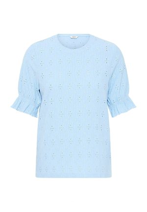 Lys blå bomuldsbluse med rund halsudskæring, korte volangærmer og hulmønsterdetaljer i hele stoffet.