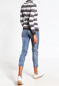 Guess Strickpullover - white