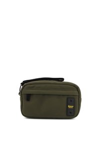 Borsa a cerniera in nylon verde oliva con accenti neri, forma rettangolare, con una patch logo sul davanti e dettagli superficiali testurizzati.