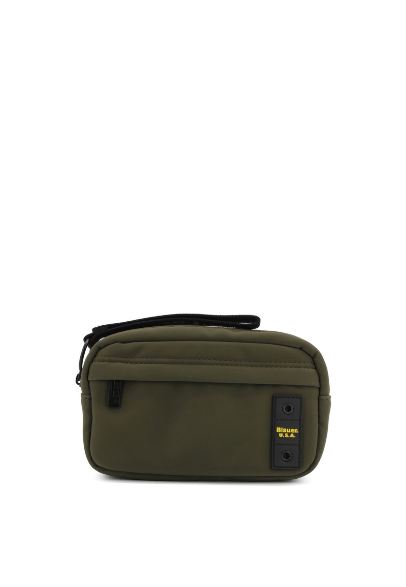 Borsa a cerniera in nylon verde oliva con accenti neri, forma rettangolare, con una patch logo sul davanti e dettagli superficiali testurizzati.