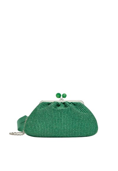 Grüne gewebte Stoffhandtasche mit gerafft Oberseite, Metallrahmen und zwei perlenähnlichen Verschlüssen. Verfügt über einen Kettenriemen und eine glatte Textur.