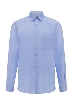 Camisa de botones azul claro con rayas verticales blancas, un bolsillo en el pecho y mangas largas. Presenta un cuello clásico y dobladillo redondeado.