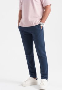 Unausgewählt, dark blue
