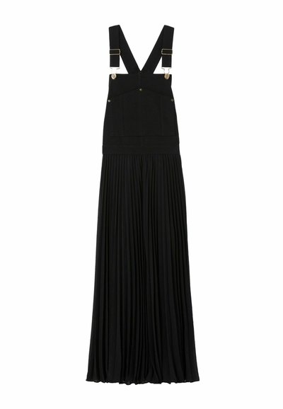 Robe salopette noire en tissu texturé. Dotée d'une jupe plissée, de bretelles ajustables et de poches avant. Design classique et polyvalent.